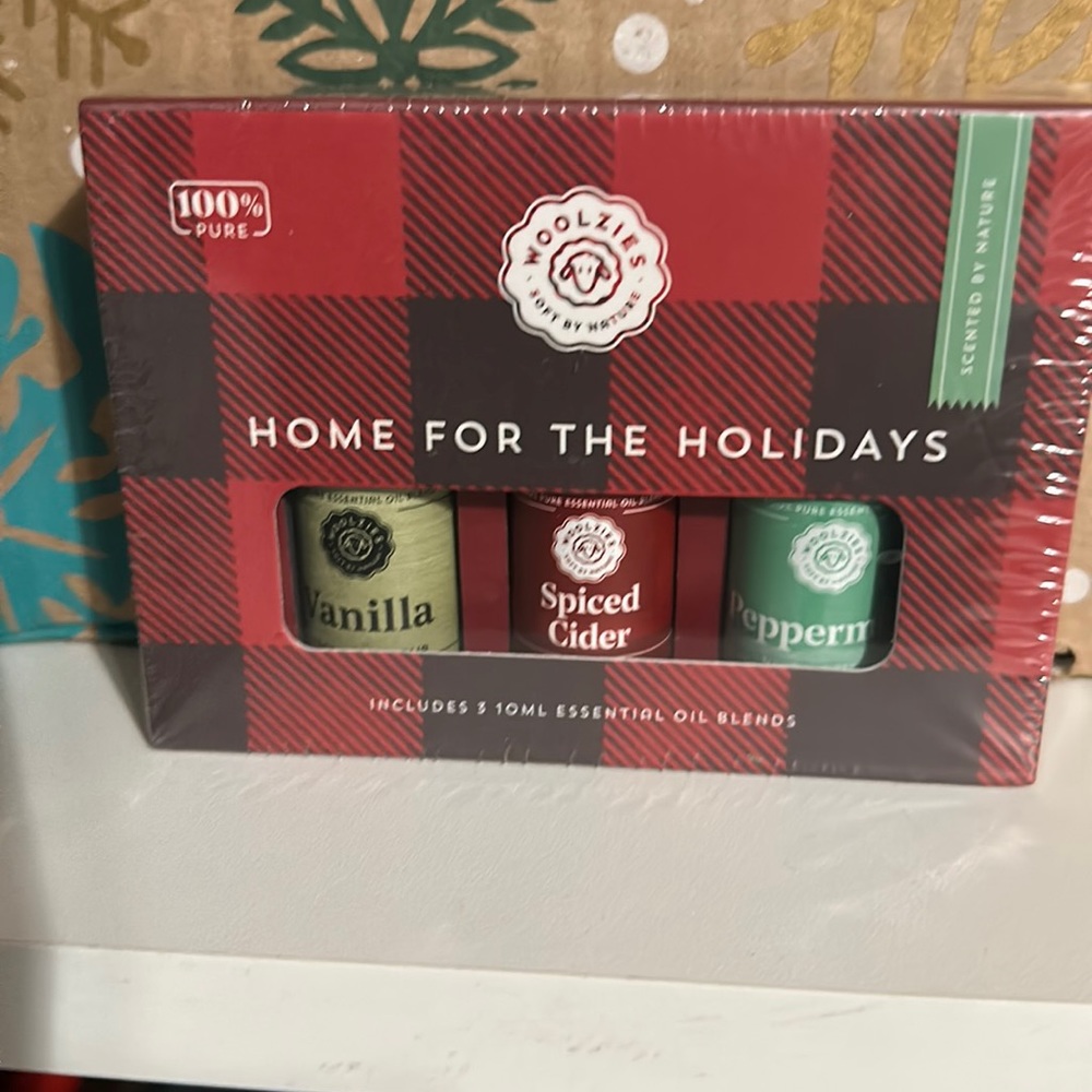 Essential oils home for the holidays blend